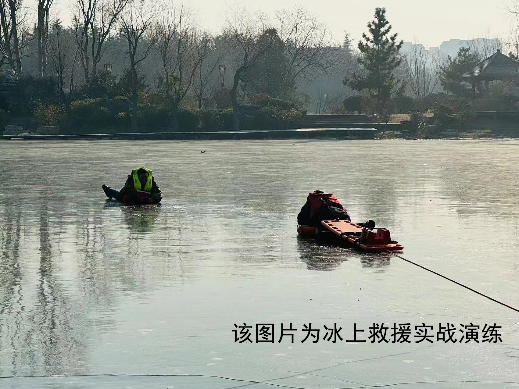 市文旅集團開展冰上救援實戰演練 保障冬季景區活動安全
